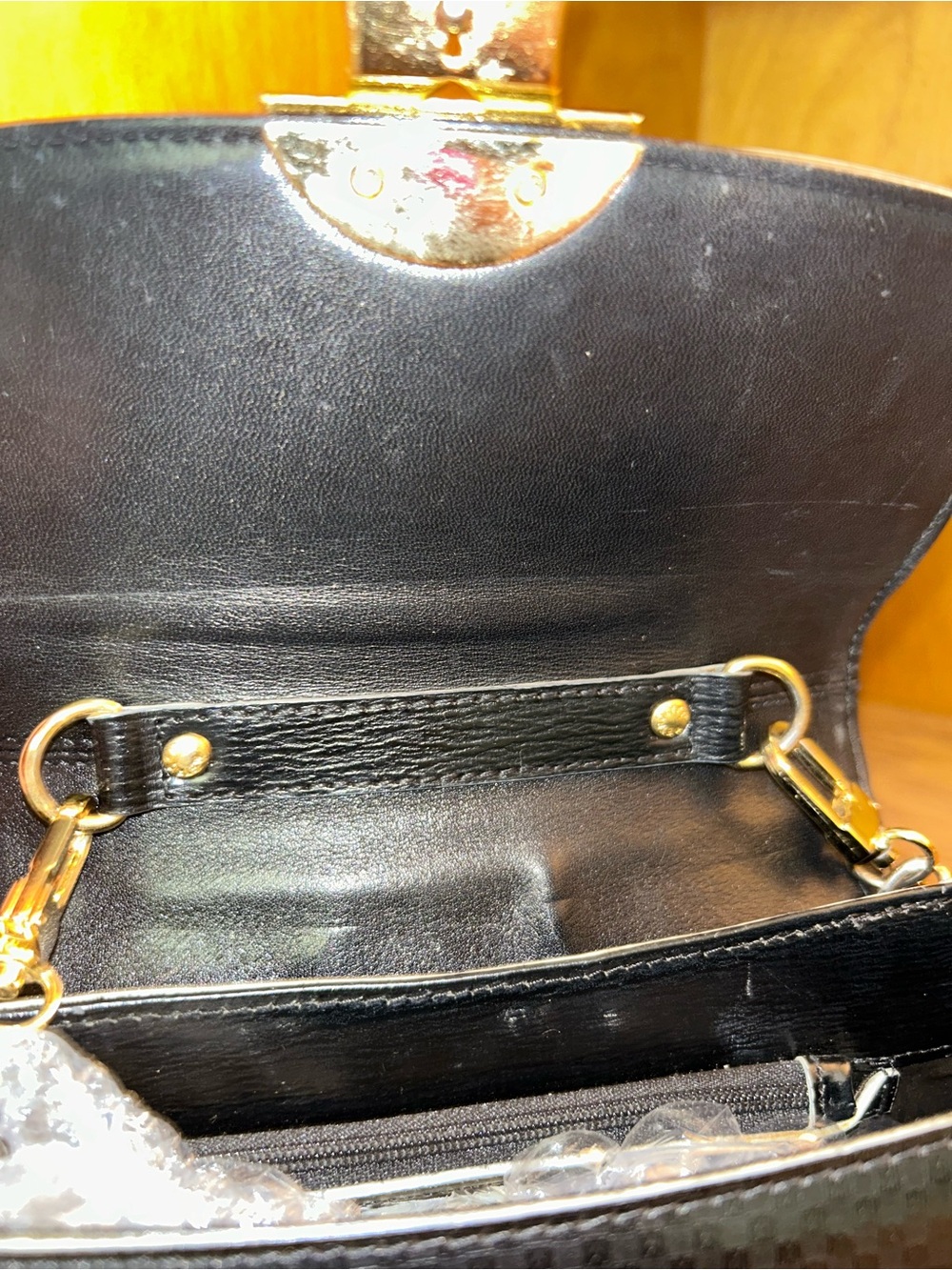 Metro City Crossbody Black/Gold - Picture 6 of 7